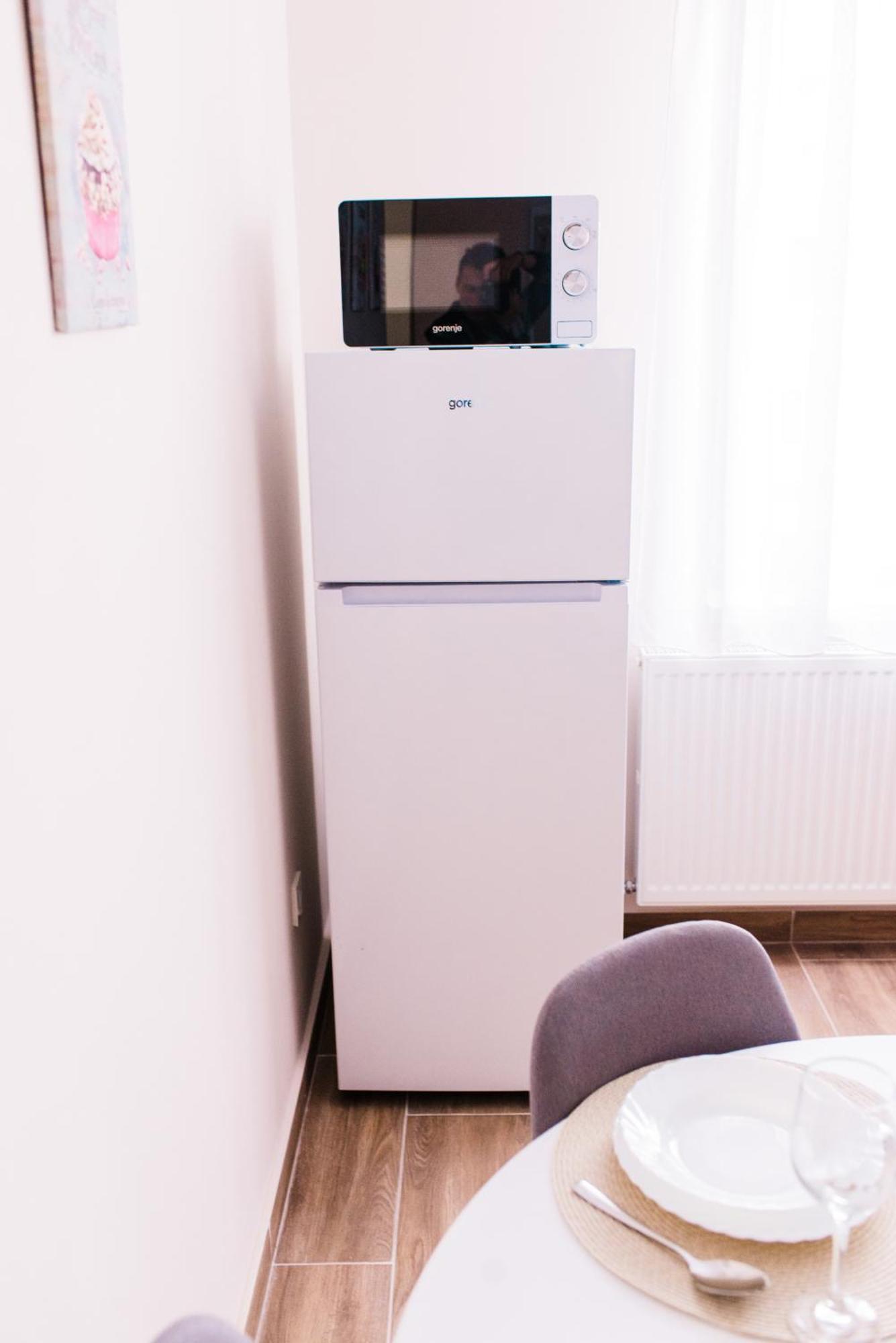 Central White Apartment 萨图马雷 外观 照片
